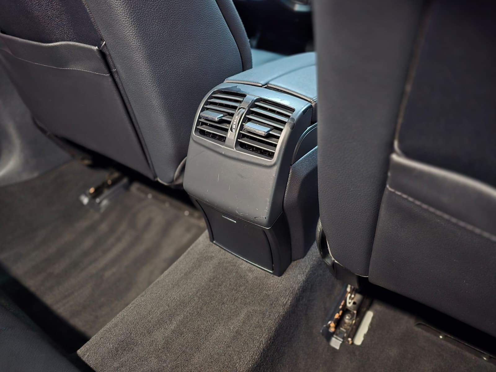 Mercedes - Schimbator si bord