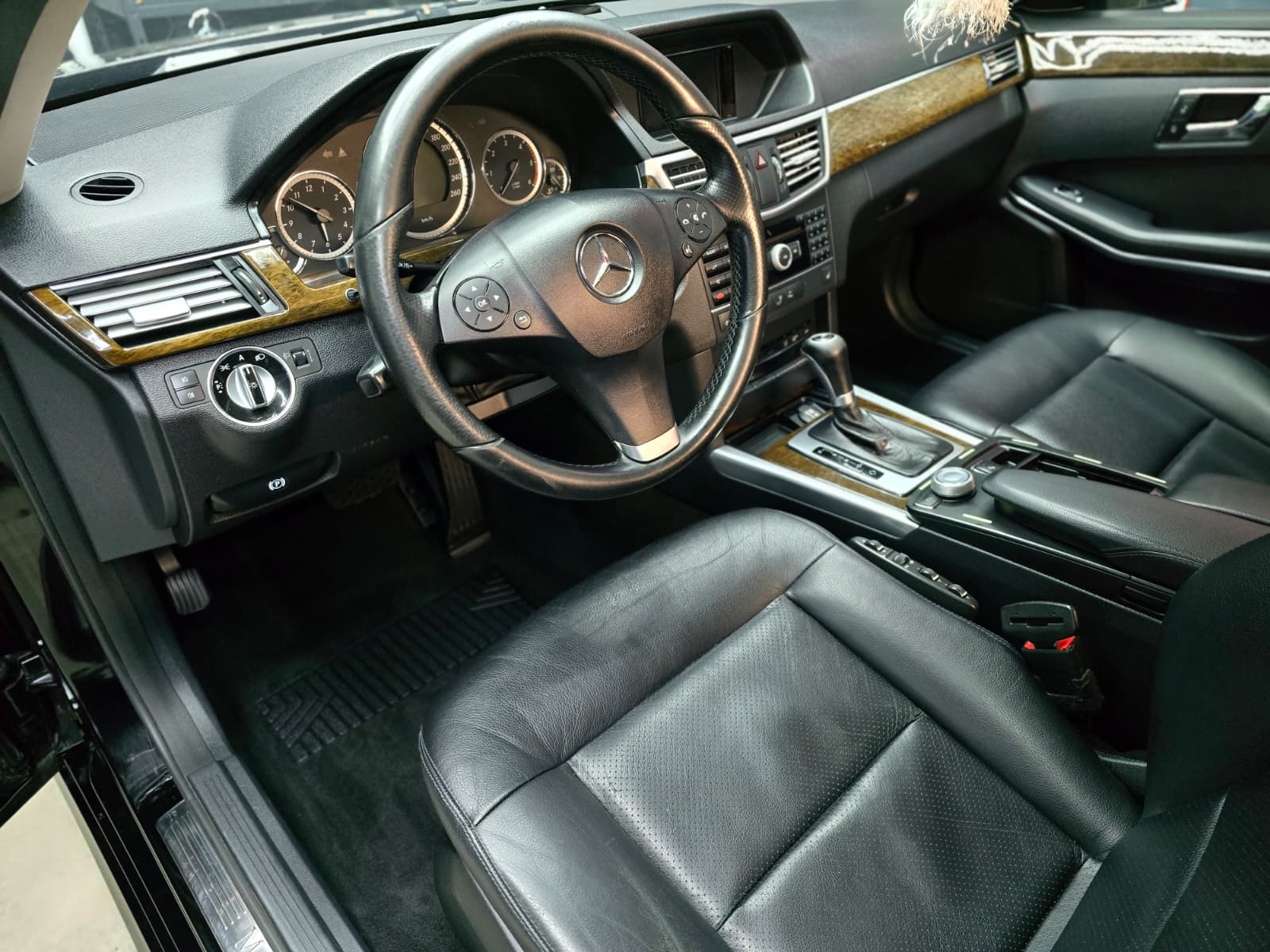 Mercedes E Klass - Detailing interior